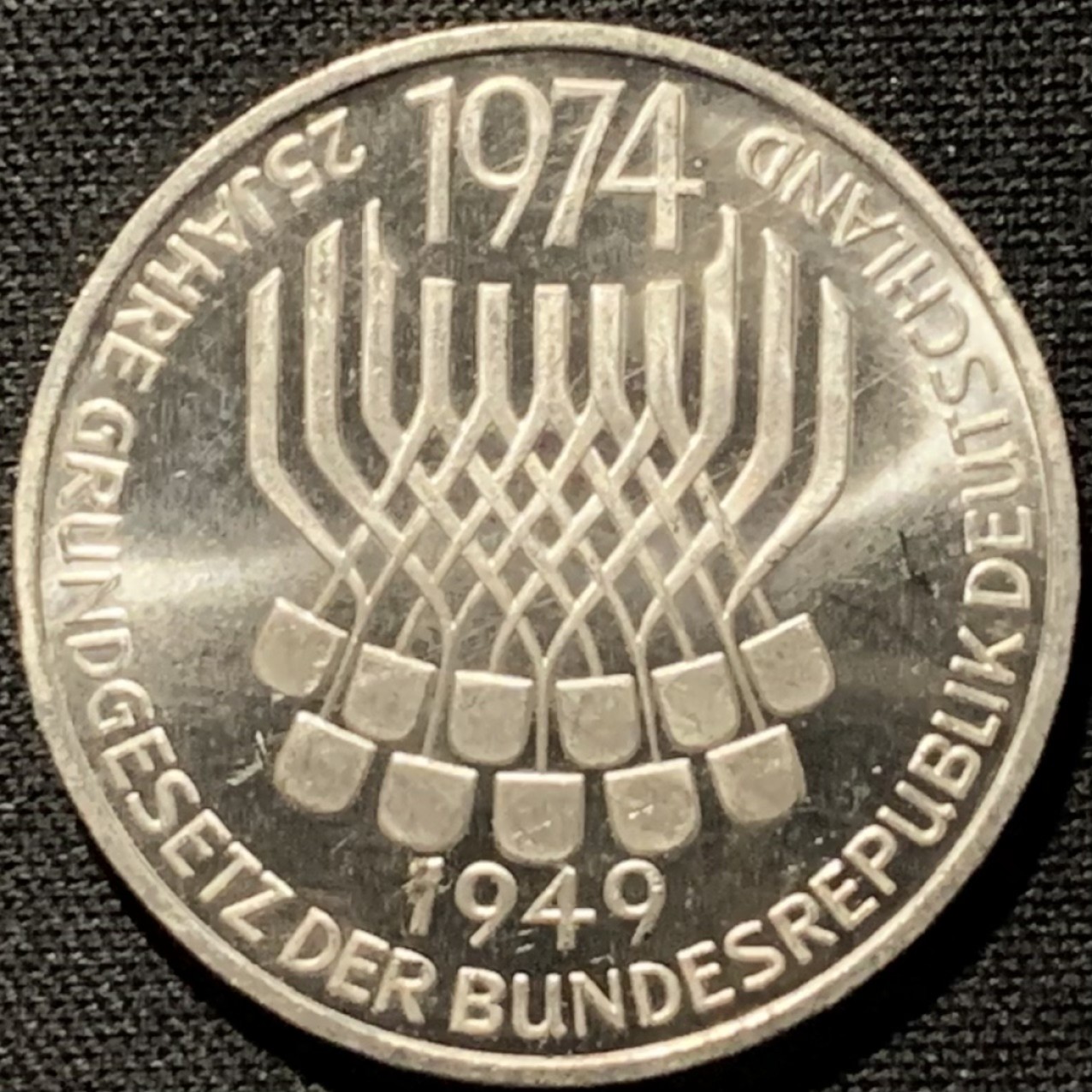 紫瑗钱币——第261期拍卖 联邦德国 1974年 F版 宪法25周年 5马克 11.2克 0.625银 UNC
