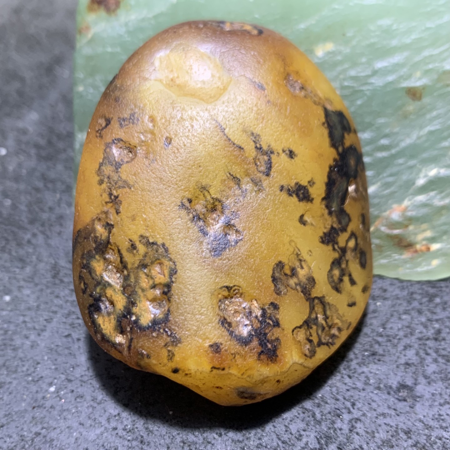 精美天然马达加斯加玛瑙原石把件，摆件一个，