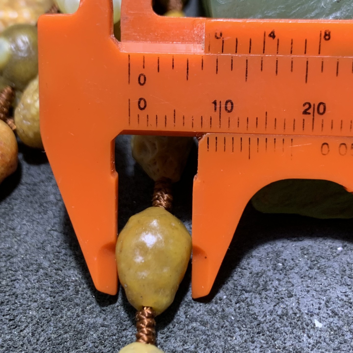 精美戈壁老料筋脉石原石项链一条！