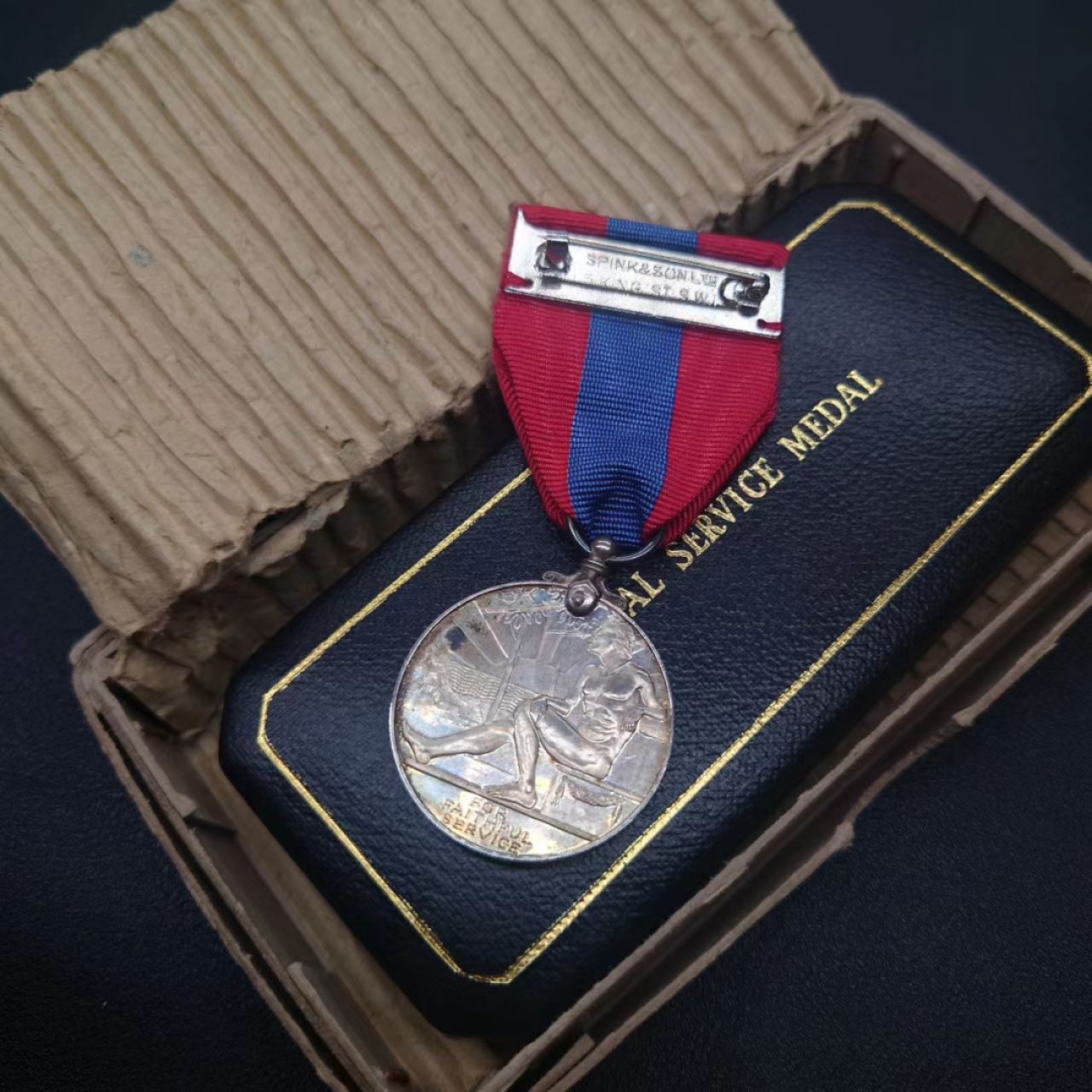 勋章奖章交易所3月25日拍卖 英国帝国服务奖章，伊二spink版，银质带原盒及外纸盒