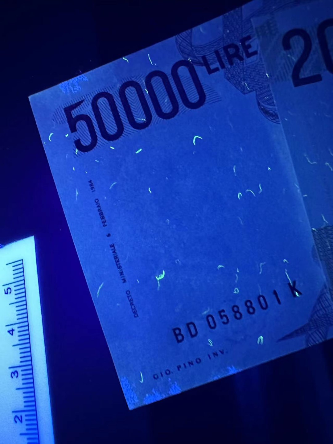 《外钞收藏家》第二百五十三期（德法意专场） 意大利50000里拉 全新一个角瑕疵 两个角受潮