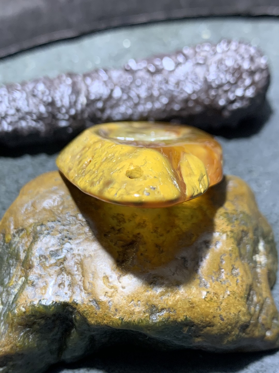 放福利！天然马达加斯加黄皮冰飘心原皮玛瑙雕刻亭台楼阁牌子一块