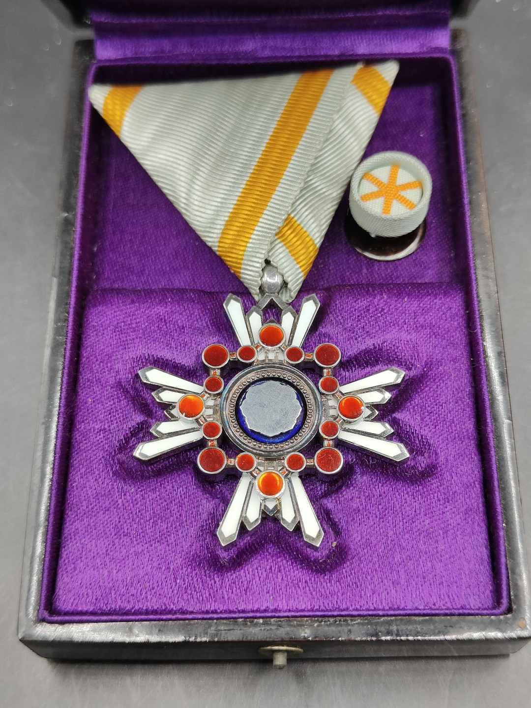 全场0元起拍 第41期 咸鱼国勋章拍卖专场 3月26日（周日）下午6：00开始 美品 日本二战时期 六等瑞宝章 银制带略