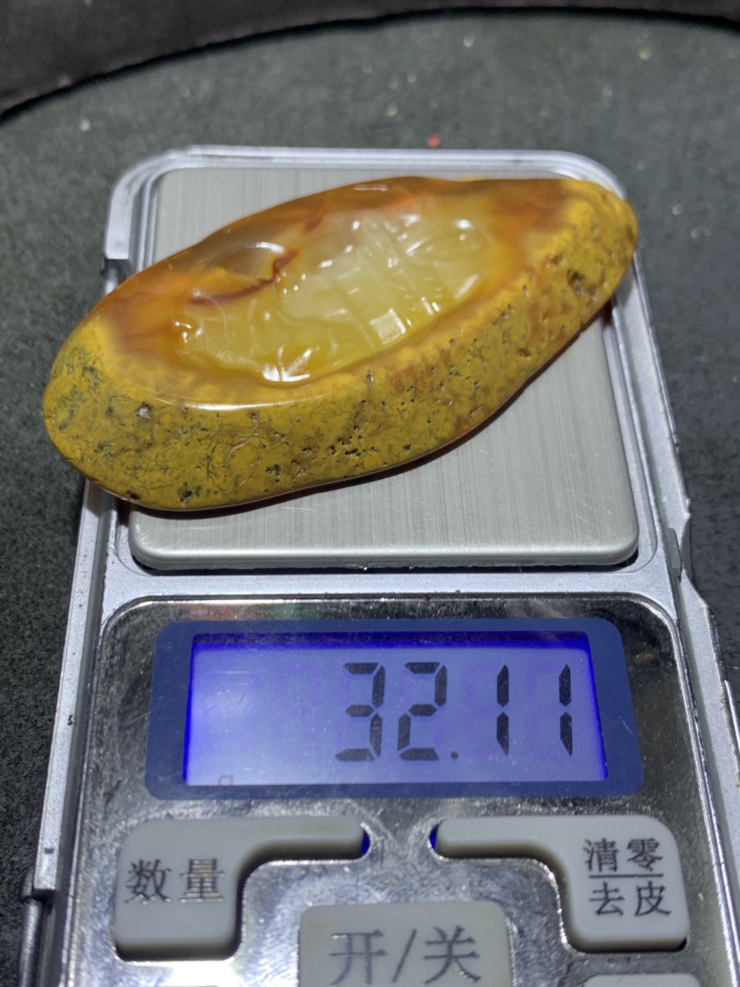 放福利！天然马达加斯加黄皮冰飘心原皮玛瑙雕刻亭台楼阁牌子一块