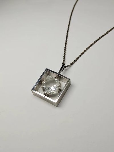 【8个洞收藏】第6场★0押0起一件包邮★女神专场(持续更新···) 7天连拍 回馈老粉 感谢陪伴   - 西洋回流孤品 <一念成泪>(含银链) 作者<思念如刀> 请为我流一滴泪吧，一滴就能拯救地狱中受苦受难的——我！此款银坠9.5克，银链2.6克，共12.1克，1.0太角链仙女合身，链长23CM，925银标暗戳齐全，仅此一枚