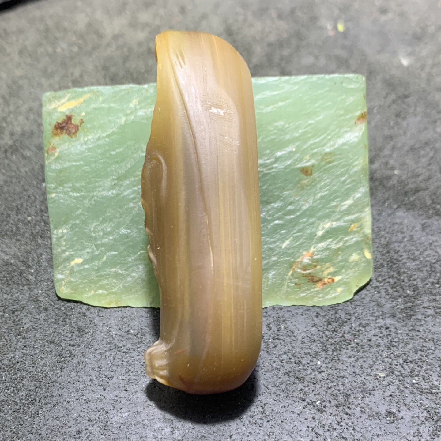 精美高玉化风化纹巴西玛瑙雕刻知足常乐把件(吊坠)一个