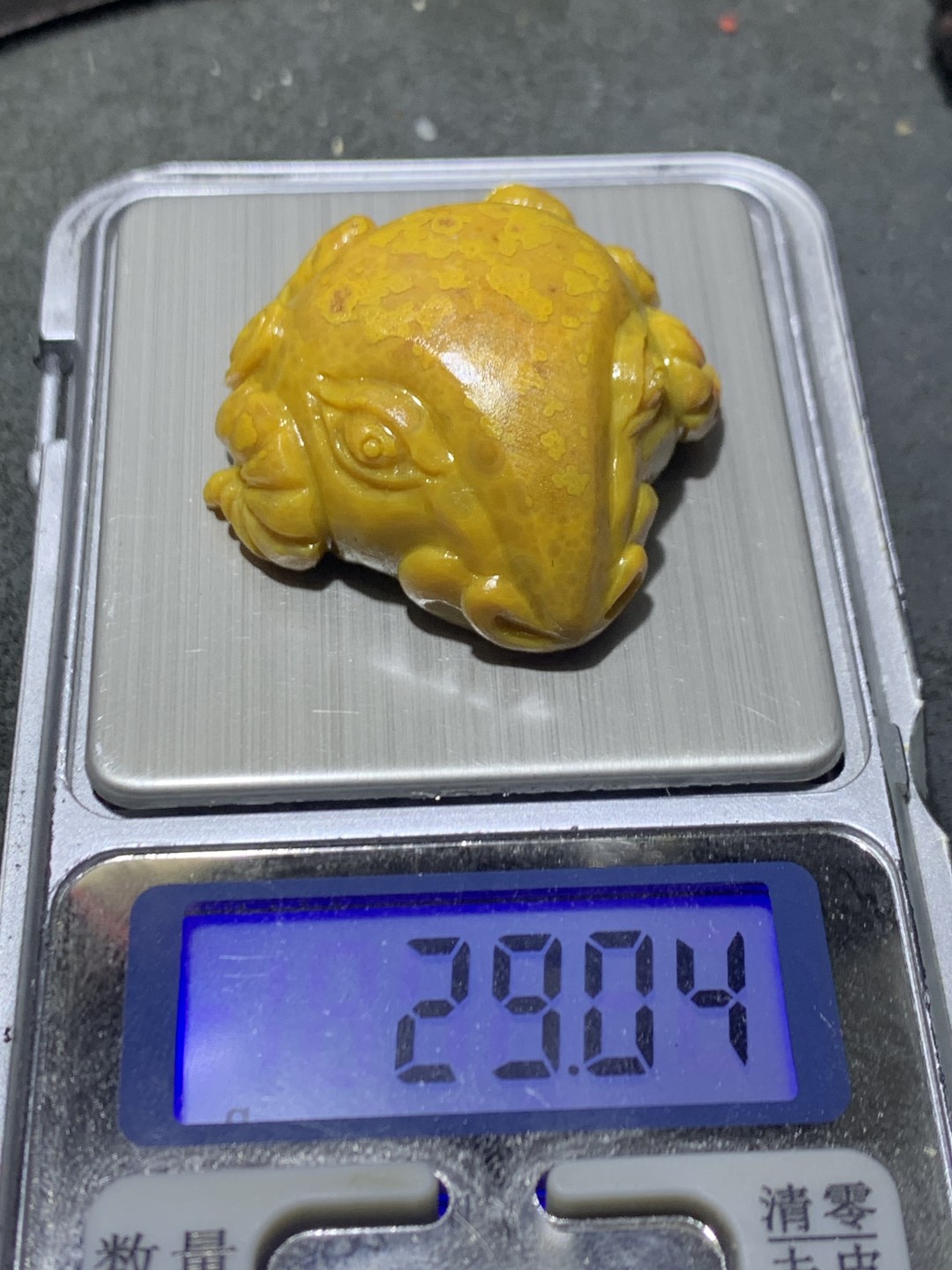 精美亚光黄料战国红玛瑙手工雕刻羊头吊坠一个，