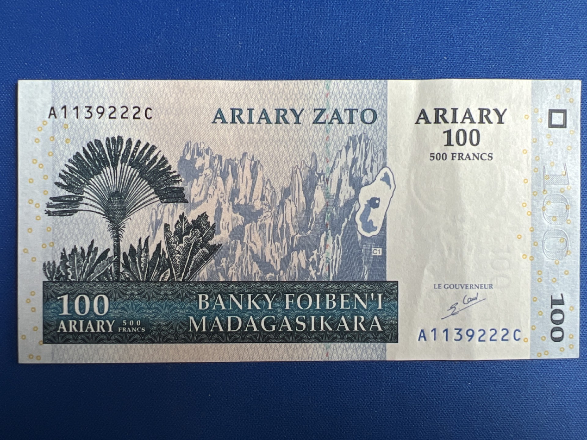 泡泡堂微拍第一百〇七幕纸币捡漏可累计专场👿👿，累计满二十元包邮，接受代拍业务 马达加斯加100阿里亚里