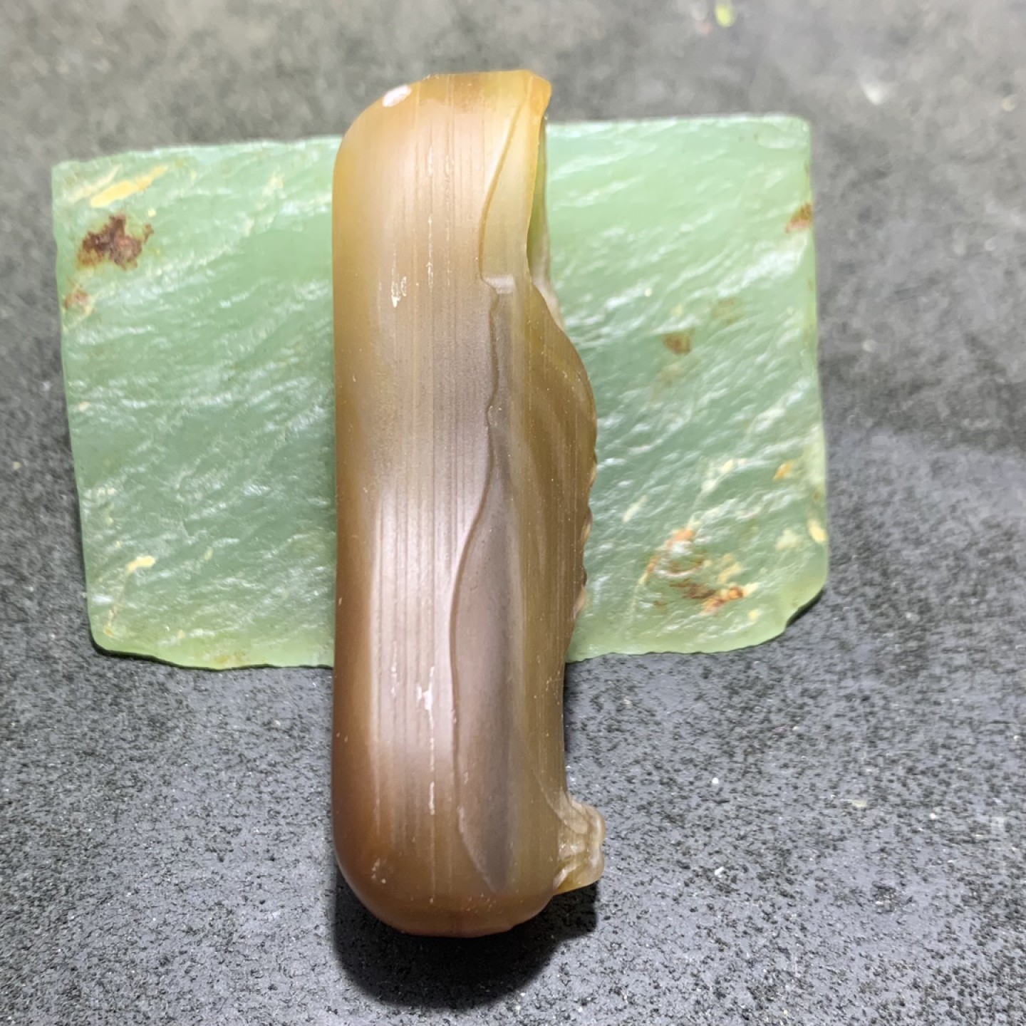 精美高玉化风化纹巴西玛瑙雕刻知足常乐把件(吊坠)一个