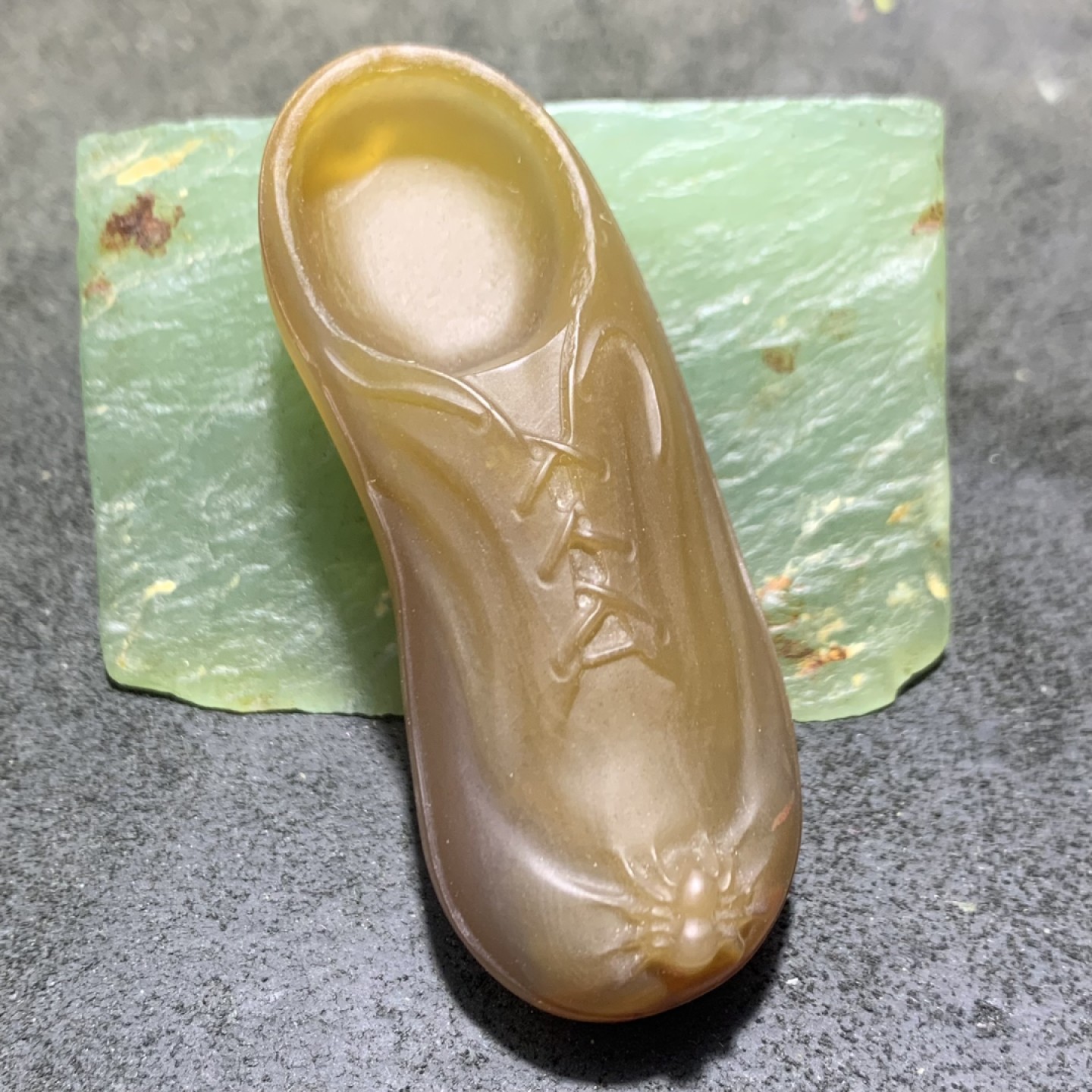 精美高玉化风化纹巴西玛瑙雕刻知足常乐把件(吊坠)一个