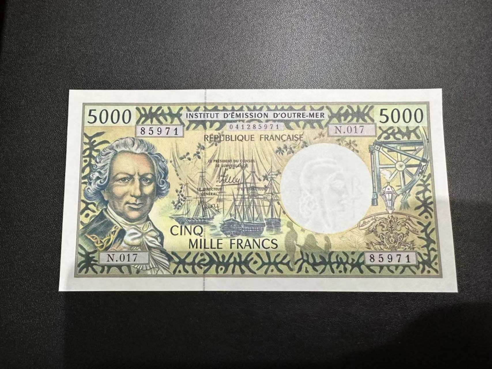 《外钞收藏家》第二百五十五期（连拍第三场） 塔希提（大溪地）1985年5000法郎  全新UNC