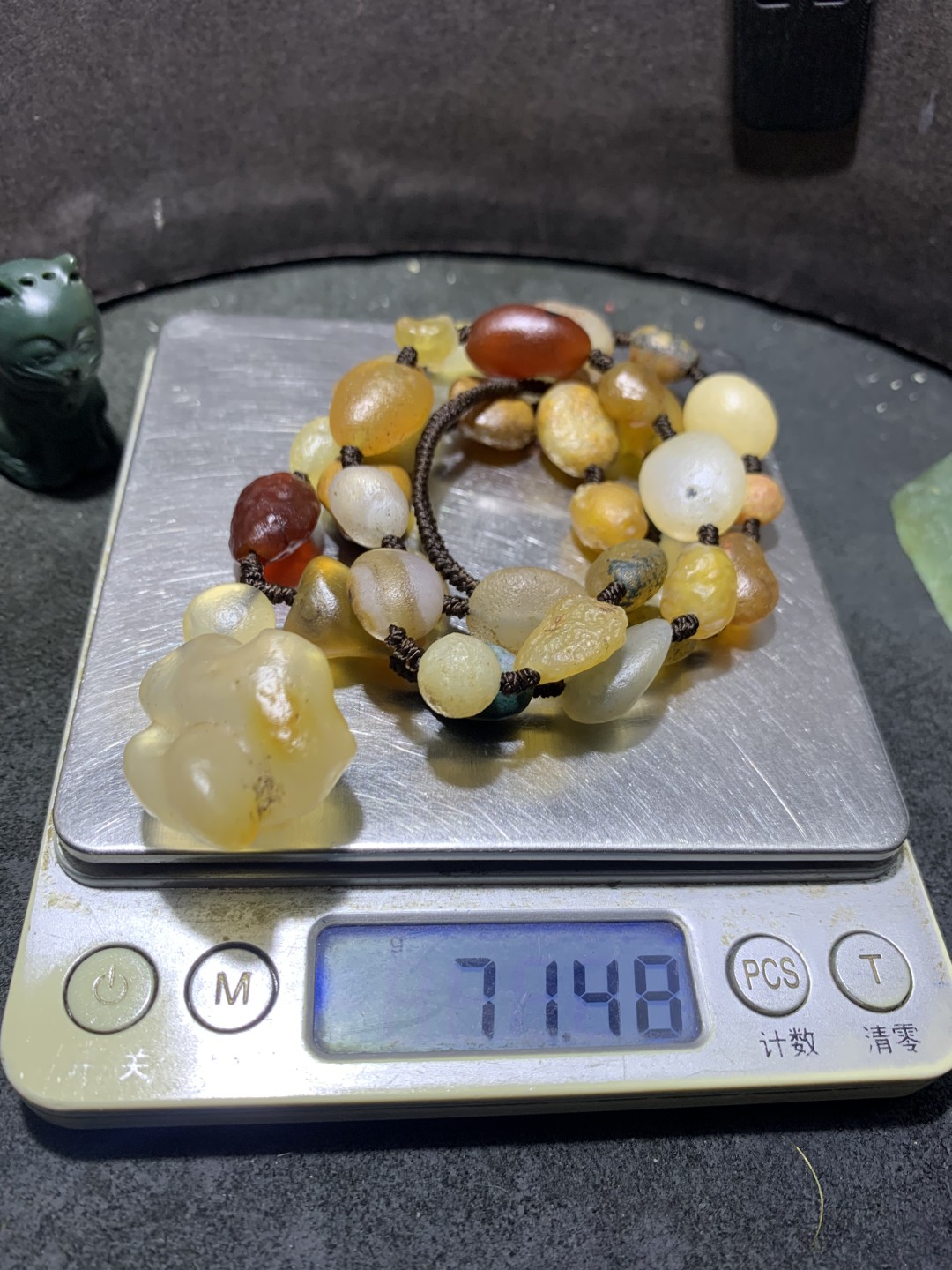 精美天然阿拉善彩珠玛瑙项链一条，