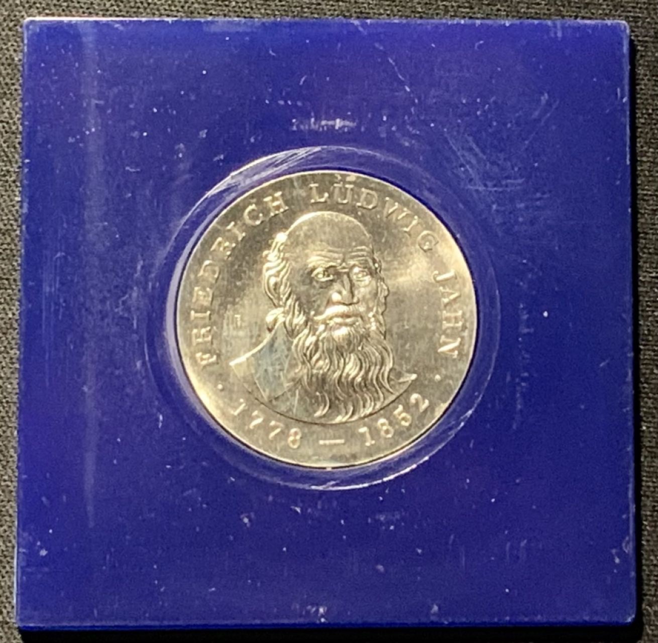 紫瑗钱币——第261期拍卖 民主德国 1977年 弗里德里希·路德维希·杨 逝世125周年 5马克 纪念币 原盒