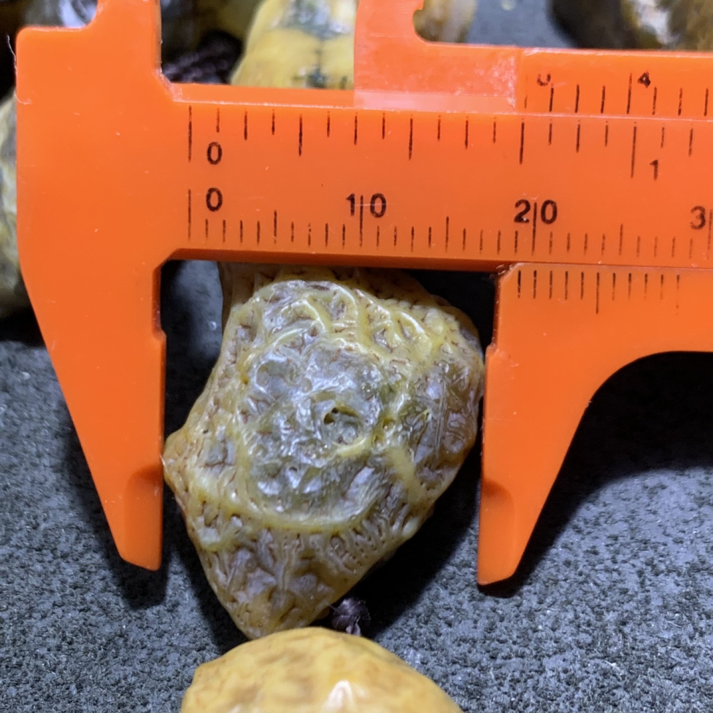 精美大颗粒筋脉石葫芦形原石手工编织手串一条，