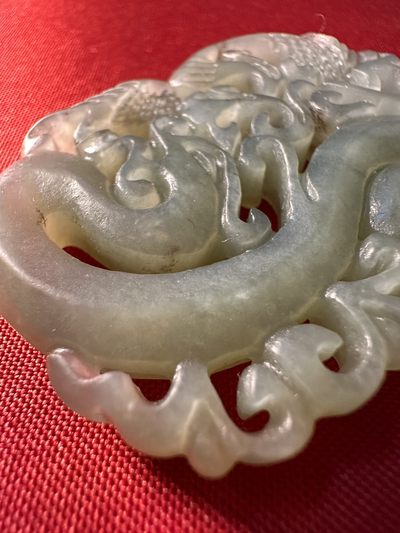 玉石翡翠玛瑙｜拍卖专场 和田玉厚实双面工镂空龙凤呈祥大坠