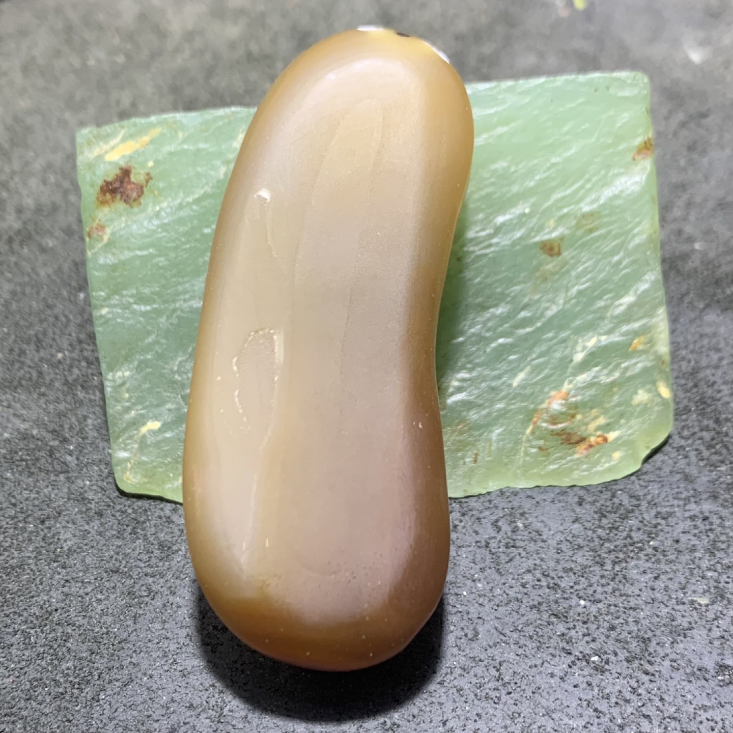 精美高玉化风化纹巴西玛瑙雕刻知足常乐把件(吊坠)一个