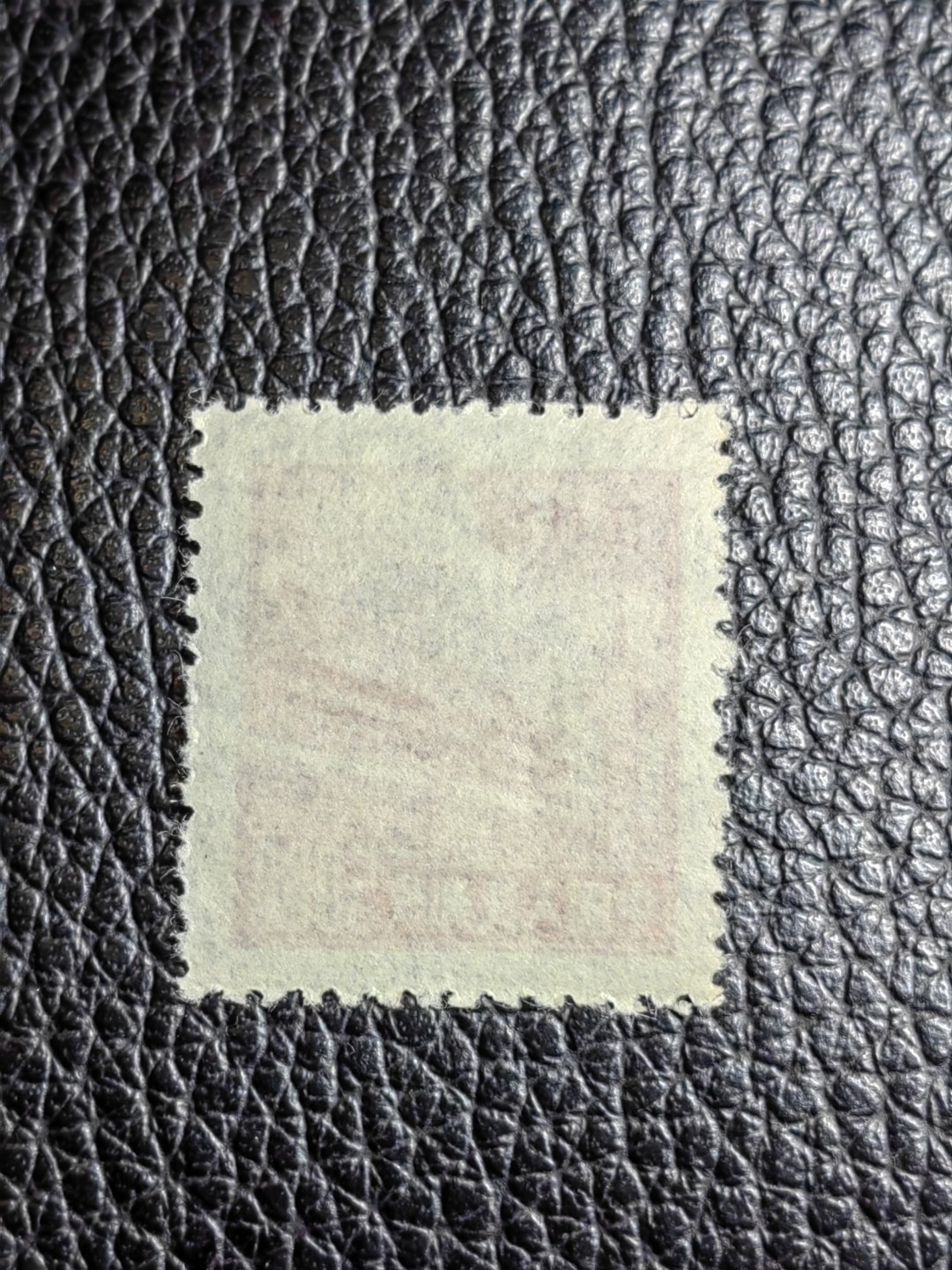 洪涛臻品批发群  精选邮票限时拍卖第二百一十二期 普1平贴 面值5000元一枚，全品可评级，1950年新中国成立发行的第一组普票，年代久远，具有较高的收藏意义，全品可评级，喜欢不要错过