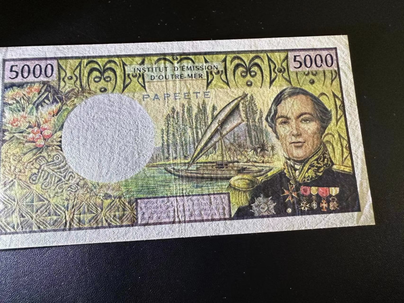 《外钞收藏家》第二百五十五期（连拍第三场） 塔希提（大溪地）1985年5000法郎 AU-品相