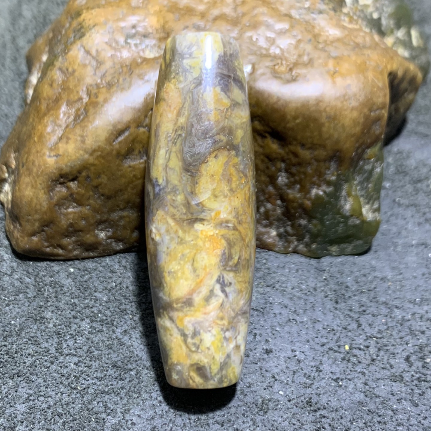 精美法螺石随形天珠一颗