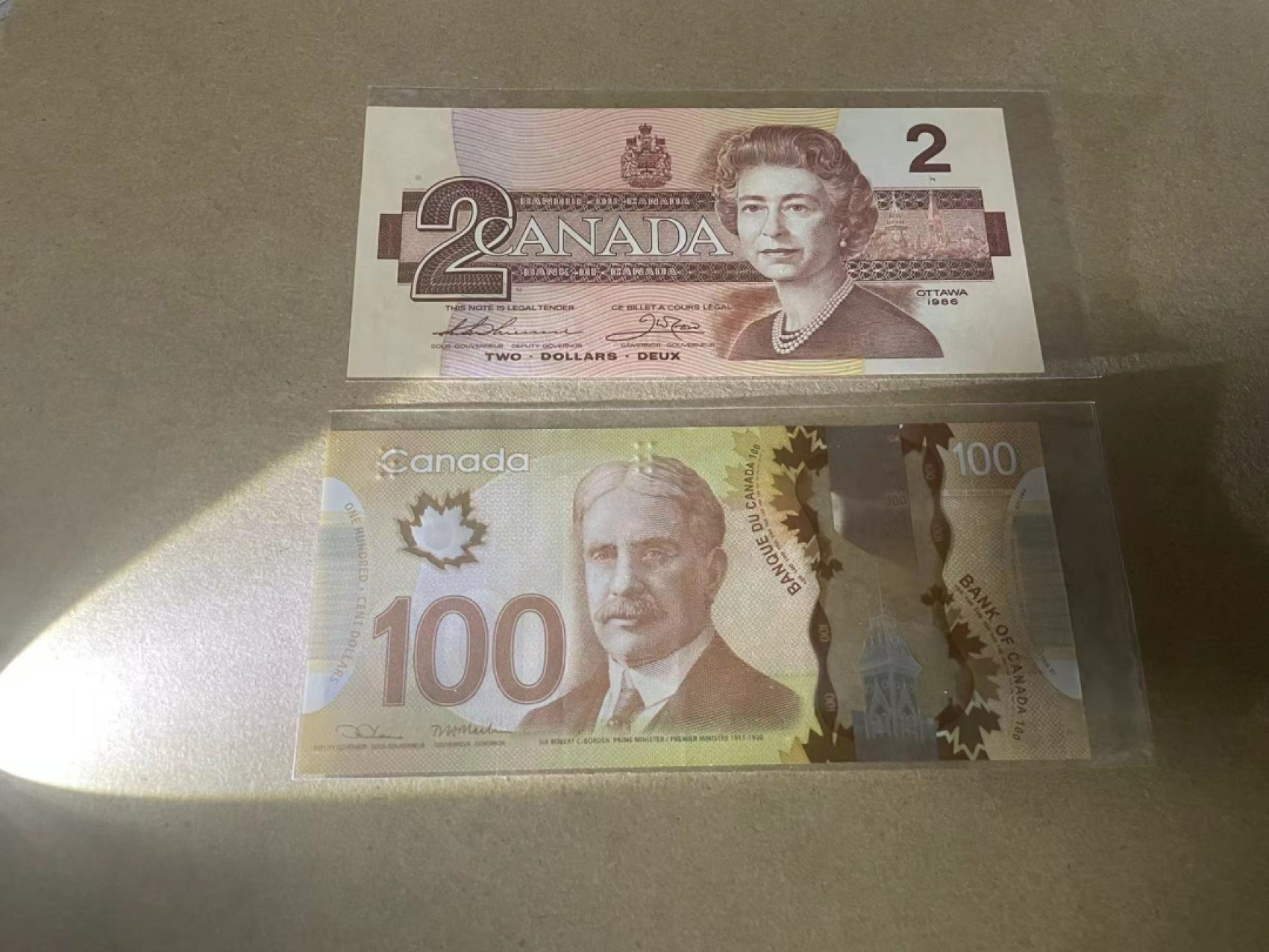 【Blue Auction】✨世界纸币精拍第306期——南越豹子【精】 【一组2张】加拿大 100元 塑料钞 豹子号 AU品相&加拿大 1986年2元 全新UNC