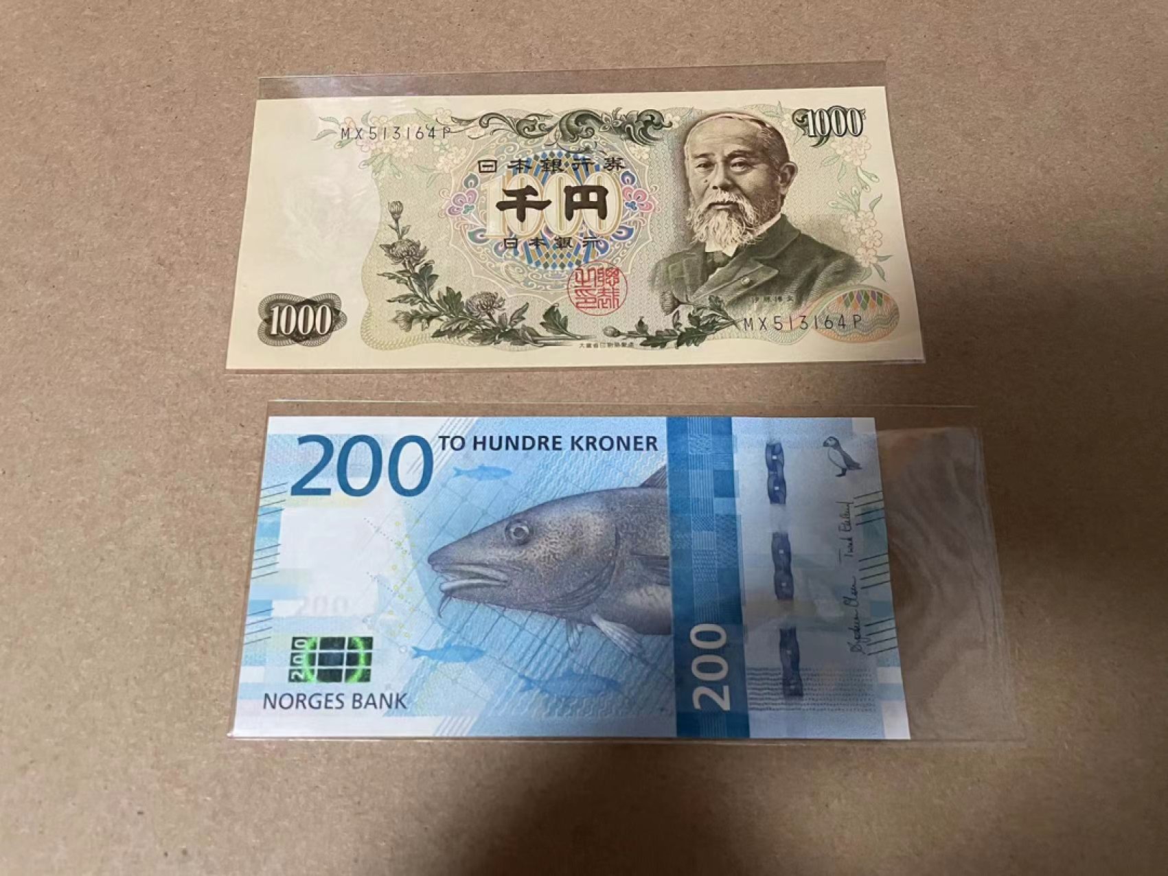 【Blue Auction】✨世界纸币精拍第306期——南越豹子【精】 【一组2张】挪威 新版200克朗&日本 1000日元 全新UNC