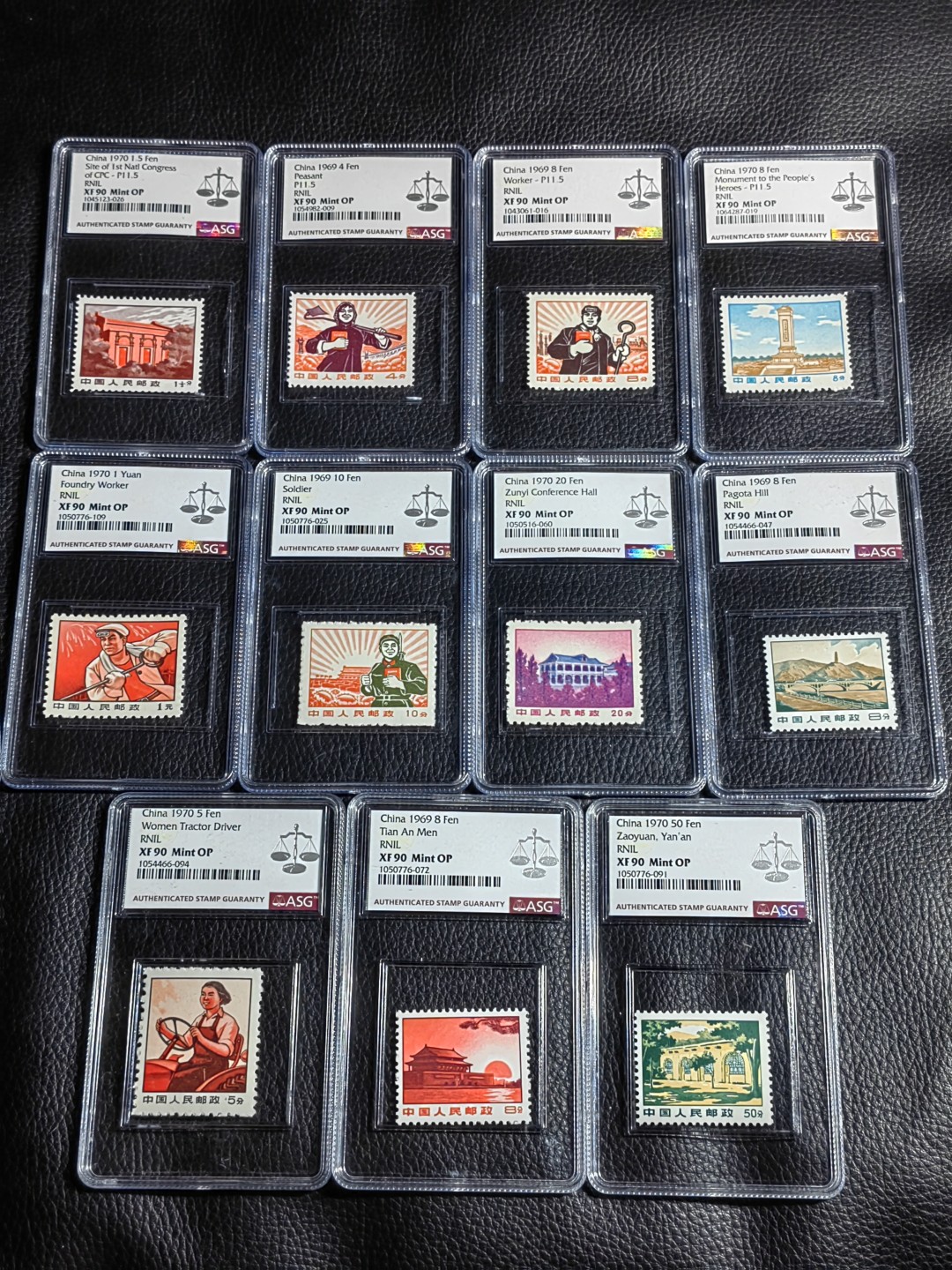 洪涛臻品批发群  精选邮票限时拍卖第二百一十三期 【细齿精品】普无号【带4枚11.5度细齿组外品】【一大，纪念碑，工人，农民 是细齿】ASG90分11枚大全一套，文革唯一一套普票，经典热门品种，ASG严评普无号细齿很多不予入壳，一大细齿90分数据可查显示只有40枚左右，末图华宇带4枚细齿套票，以及总筋一大，90分，95分细齿成交价做参考