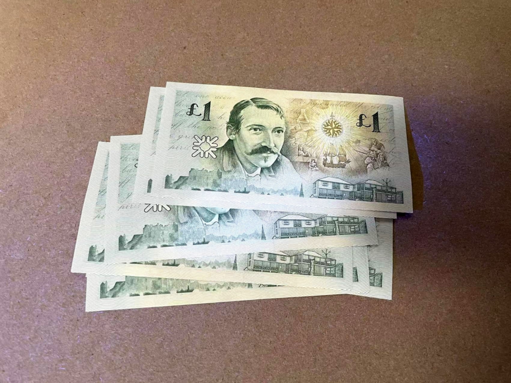 【Blue Auction】✨世界纸币精拍第306期——南越豹子【精】 【一组10连 371-380百位小号】苏格兰 1994年1镑纪念钞 UNC-/AU 大卷毛 300多号很小的号码比普通几十万号的贵不少