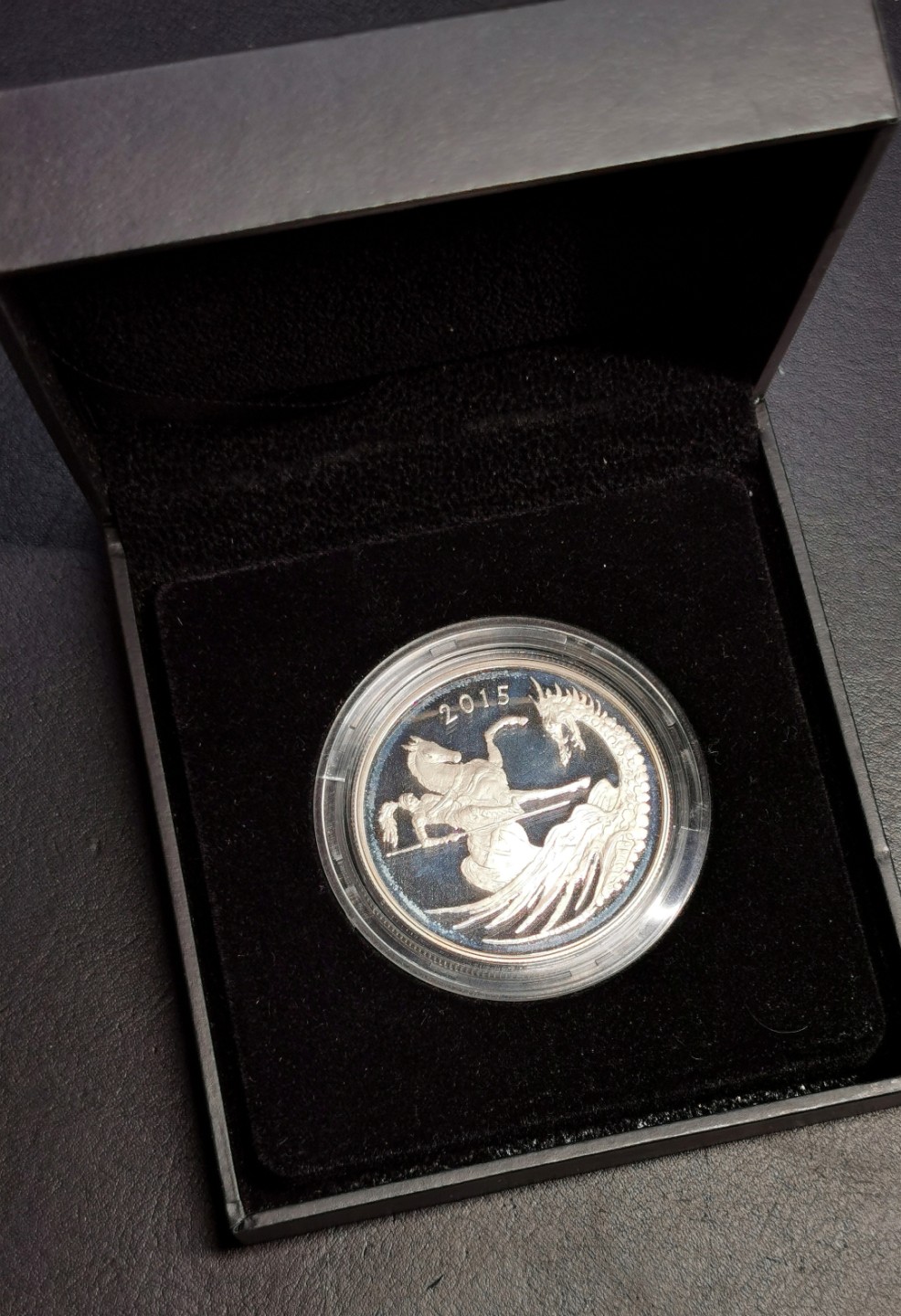 凡希社世界钱币微拍第二百三十三期 2015英国马剑屠龙5镑精铸大银原盒！