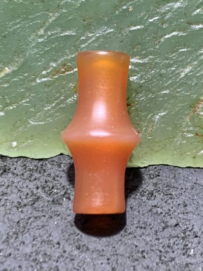 酒红色玛瑙竹节随形桶珠一颗 - 酒红色玛瑙竹节随形桶珠一颗