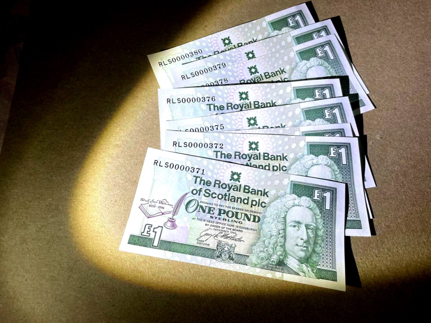 【Blue Auction】✨世界纸币精拍第306期——南越豹子【精】 【一组10连 371-380百位小号】苏格兰 1994年1镑纪念钞 UNC-/AU 大卷毛 300多号很小的号码比普通几十万号的贵不少