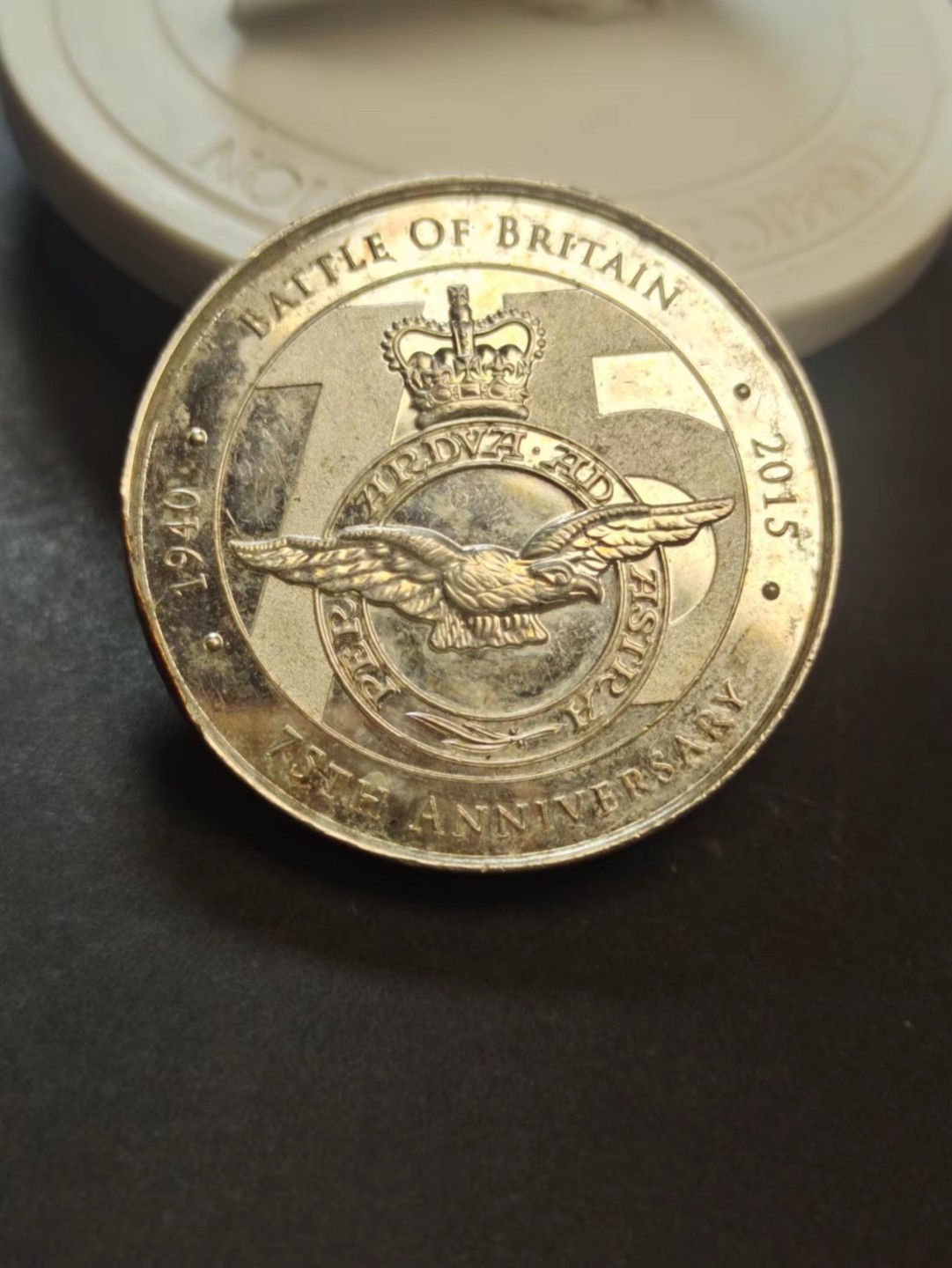 【8个洞收藏】第5场★0押0起一件包邮★银币专场（持续更新····） 7天连拍 2015年  英国二战题材纪念章一枚  一处边有磨损  镀银材质