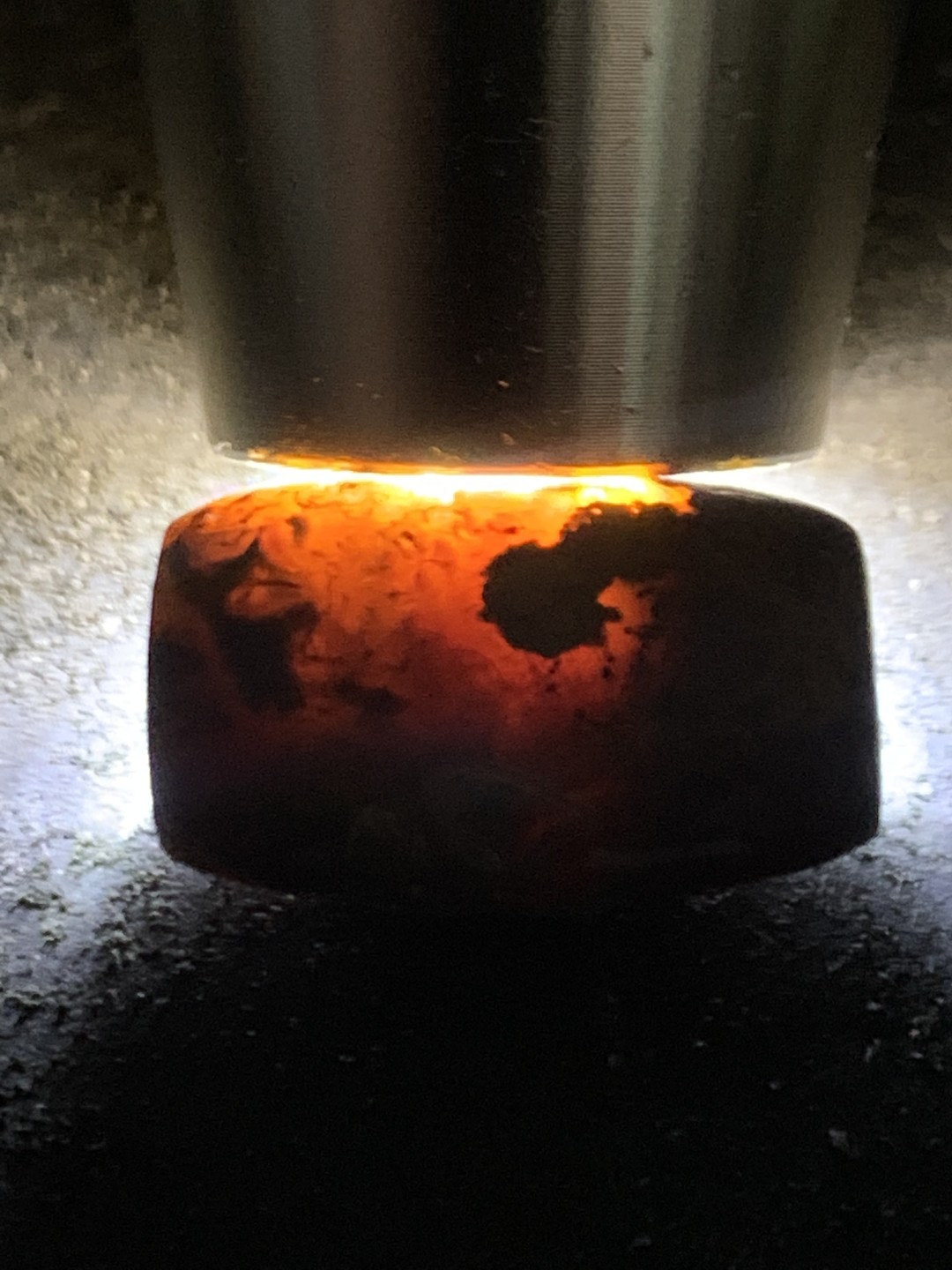 精美亚光草花纹原皮战国红玛瑙手工雕刻佛字桶珠一个，