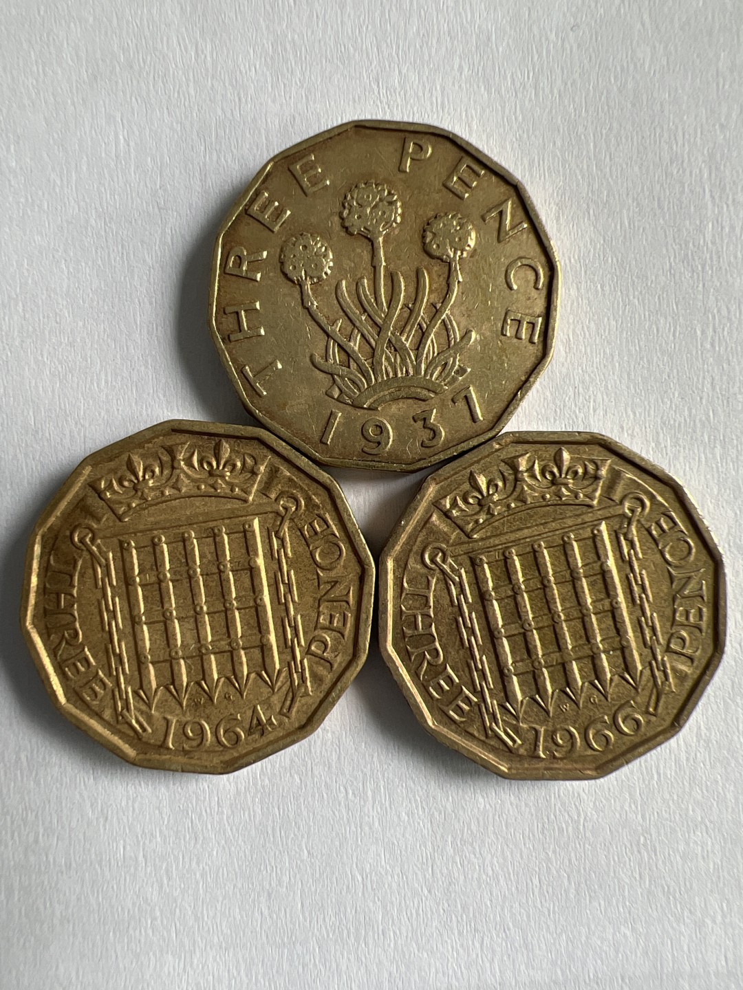 泡泡堂微拍第一 一〇幕硬币捡漏可累计专场👿👿，累计满二十元包邮，接受代拍业务 三便士三枚