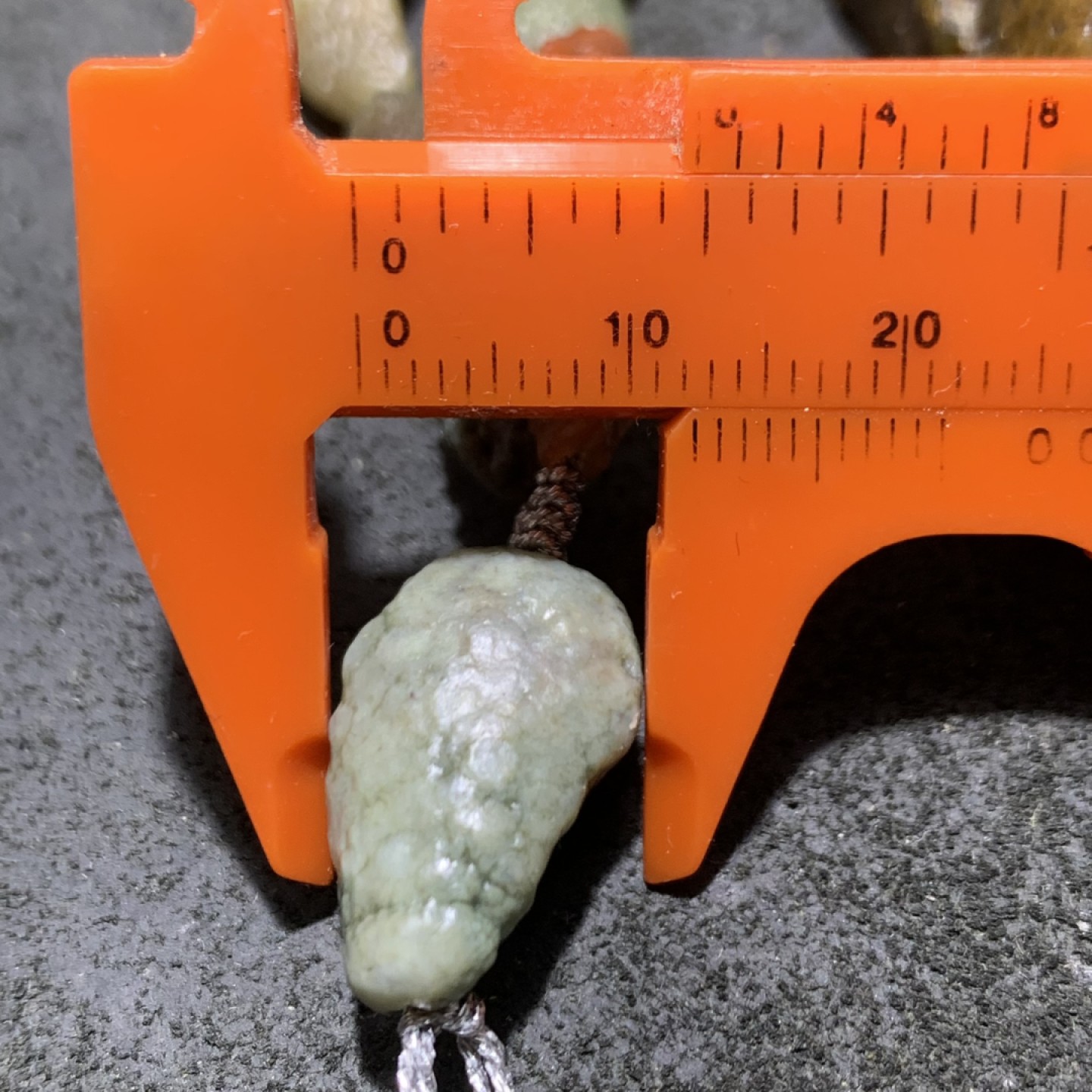精美新疆黑山筋脉石玛瑙原石108项链一条，