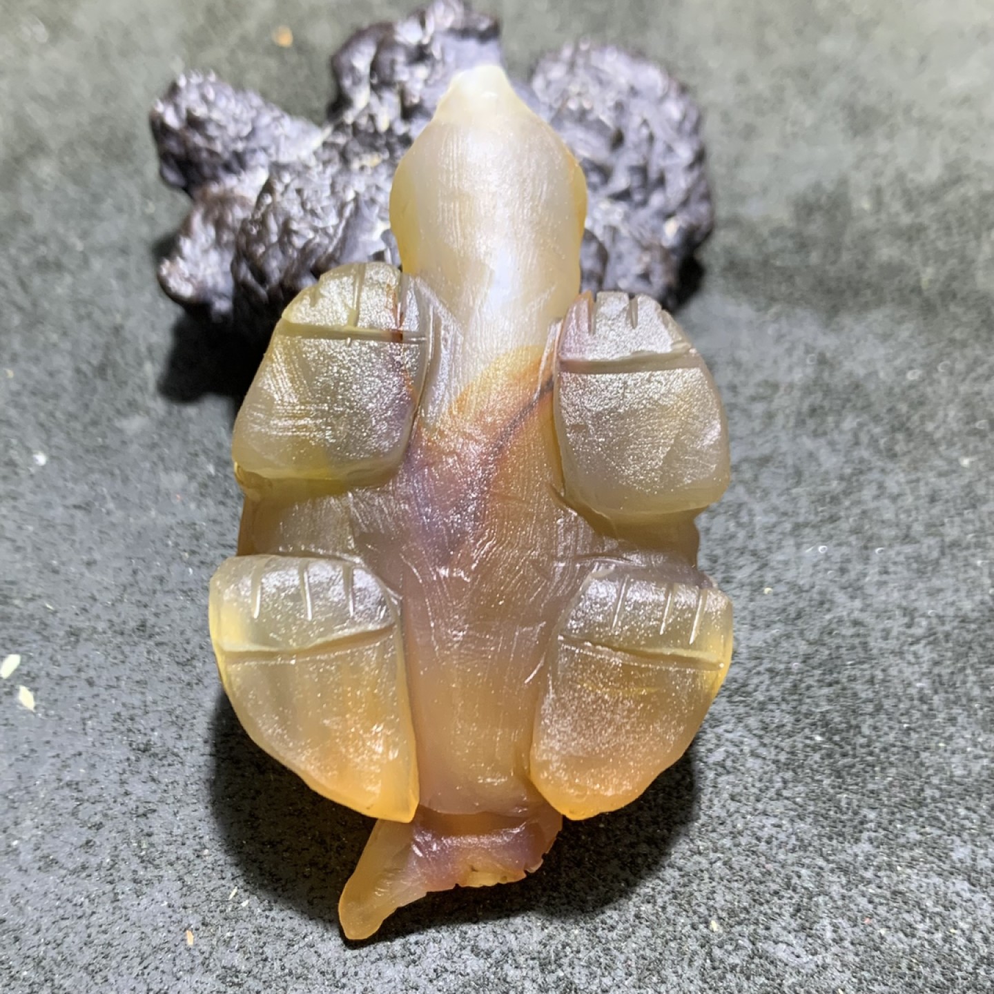 精美亚光高玉化巴西玛瑙雕刻聚财灵龟(把件）吊坠一个，