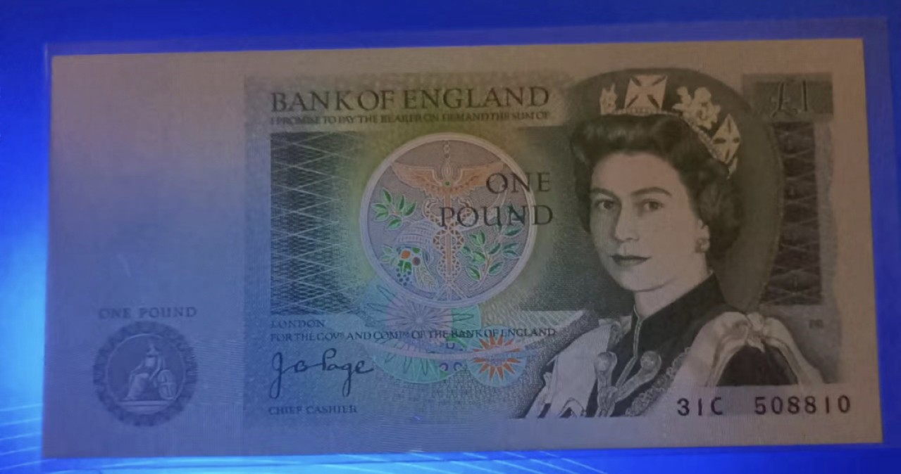 Chase Auction 第20期 - - 外钞、民国钞和人民币混合场！ 英国一英镑女王D序列DY07520752、31C一508810，循环靓号UNC两枚同拍，如图发货！