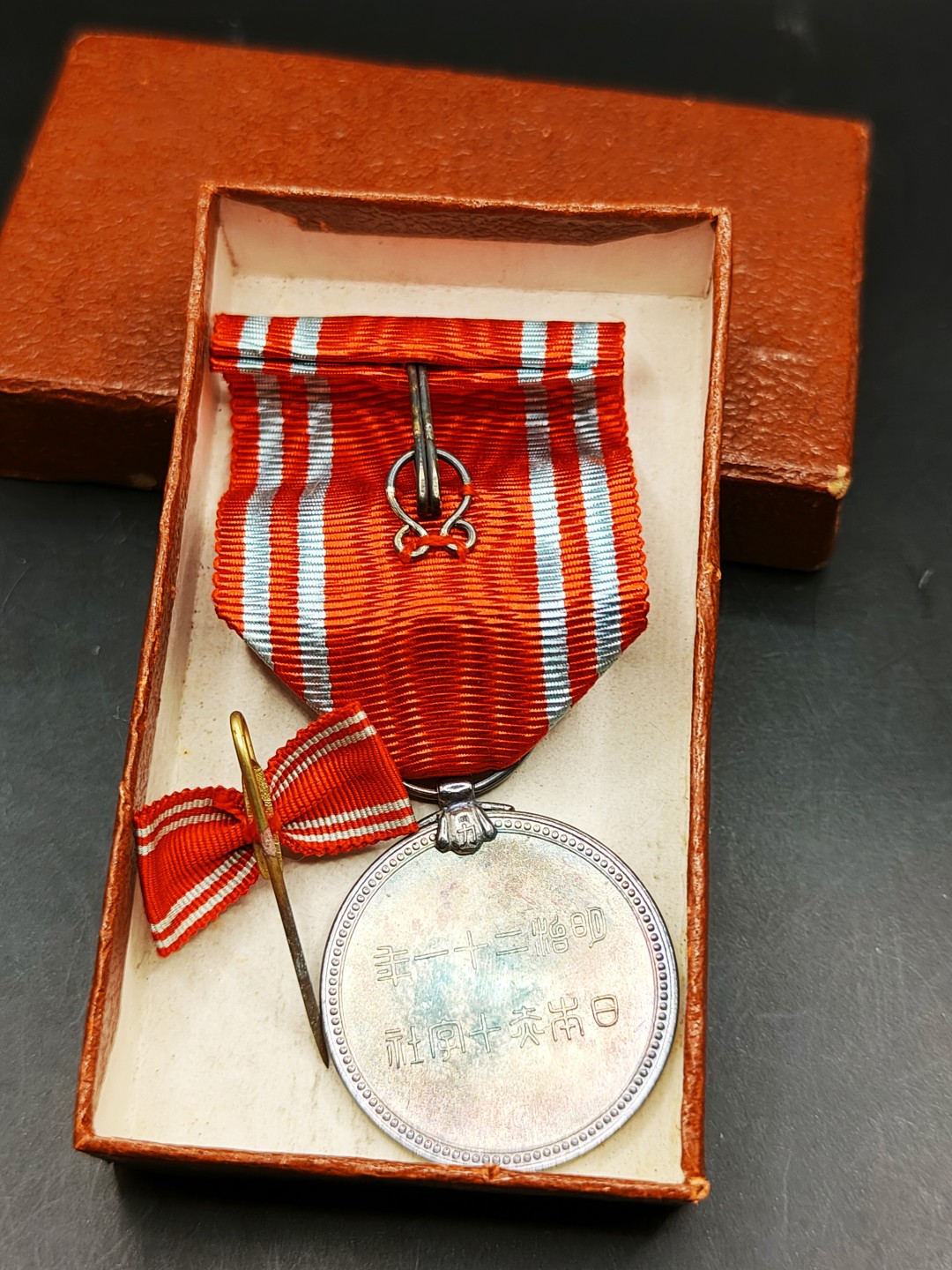 全场0元起拍 第42期 咸鱼国勋章拍卖专场 3月29日（周三）下午6：00开始 赤十字社员章 银制