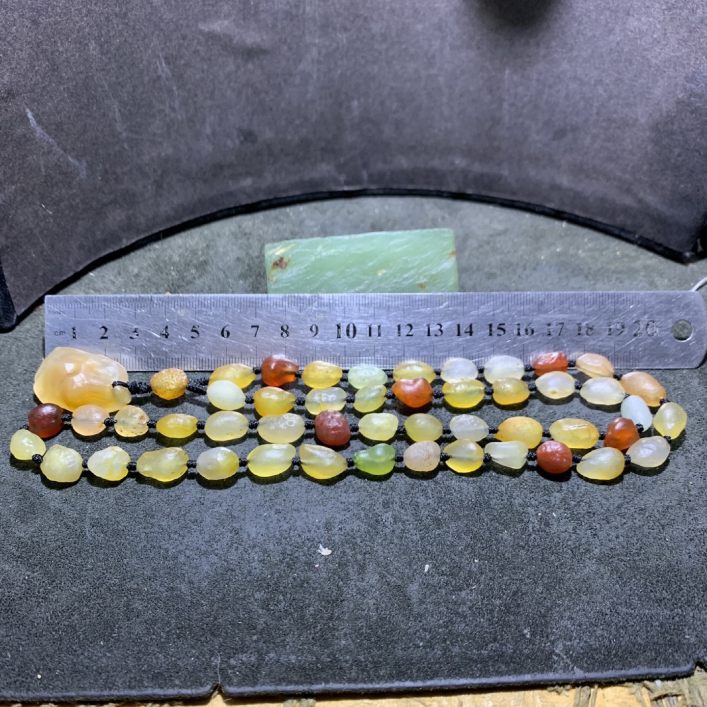 精美天然洁净透彻阿拉善彩珠玛瑙项链一条，