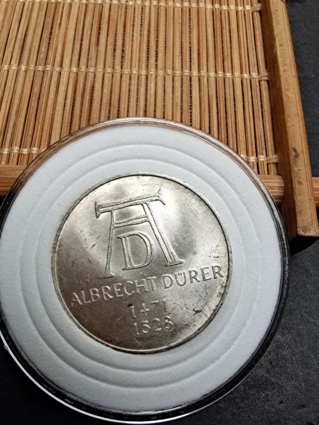 【8个洞收藏】第5场★0押0起一件包邮★银币专场（持续更新····） 7天连拍 美品 1971年德国丢勒诞辰500周年纪念银币 11.2克，正面为丢勒姓名首字母组合，德国非常著名的一个符号。