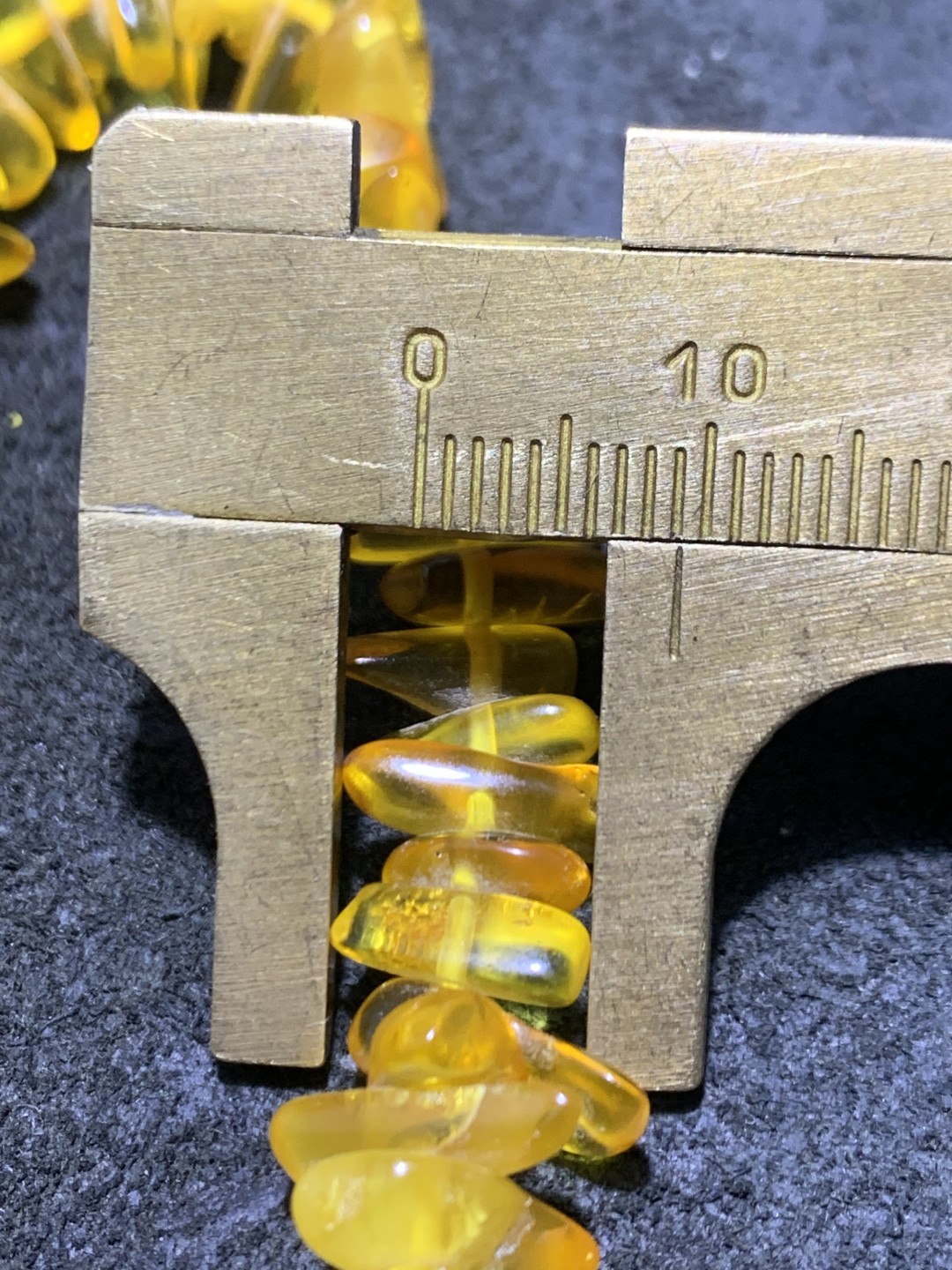 天然乌克兰蜜蜡随形链1条
