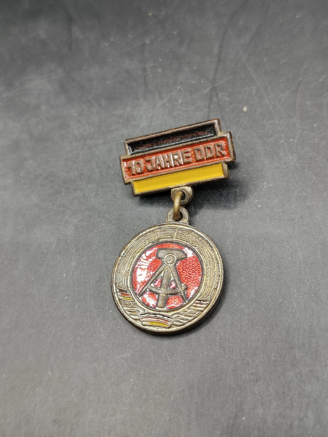 全场0元起拍 第42期 咸鱼国勋章拍卖专场 3月29日（周三）下午6：00开始 东德建国10周年纪念章 珐琅制