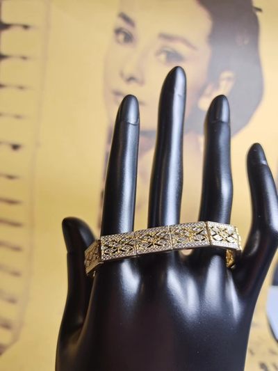 【8个洞收藏】第6场★0押0起一件包邮★女神专场(持续更新···) 7天连拍 回馈老粉 感谢陪伴   - 西洋回流 合金镂空手链 形制和卡头做工有趣，仅此一条，重量16.9克，颜色似金非银，无法言喻，侧边有镀金，材质本身非银链 ，不过做工不错，孤品一件  