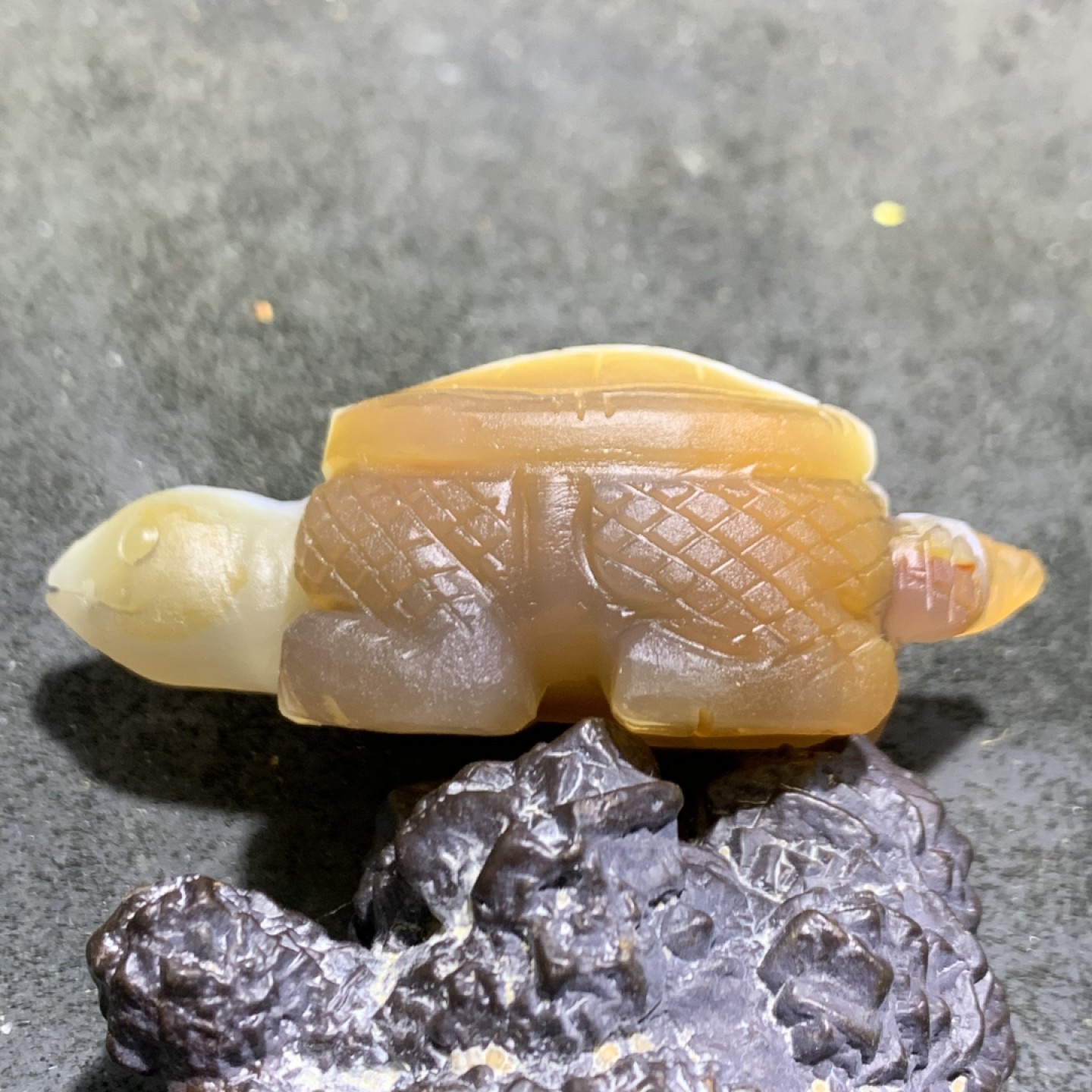 精美亚光高玉化巴西玛瑙雕刻聚财灵龟(把件）吊坠一个，
