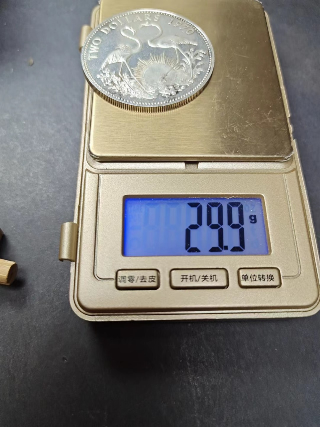 【8个洞收藏】第5场★0押0起一件包邮★银币专场（持续更新····） 7天连拍 巴哈马群岛 1970年 2元银币 下6点处游有一点氧化 正面为青年伊丽莎白二世女王，反面为象征爱情的 国鸟 火烈鸟。银重30克