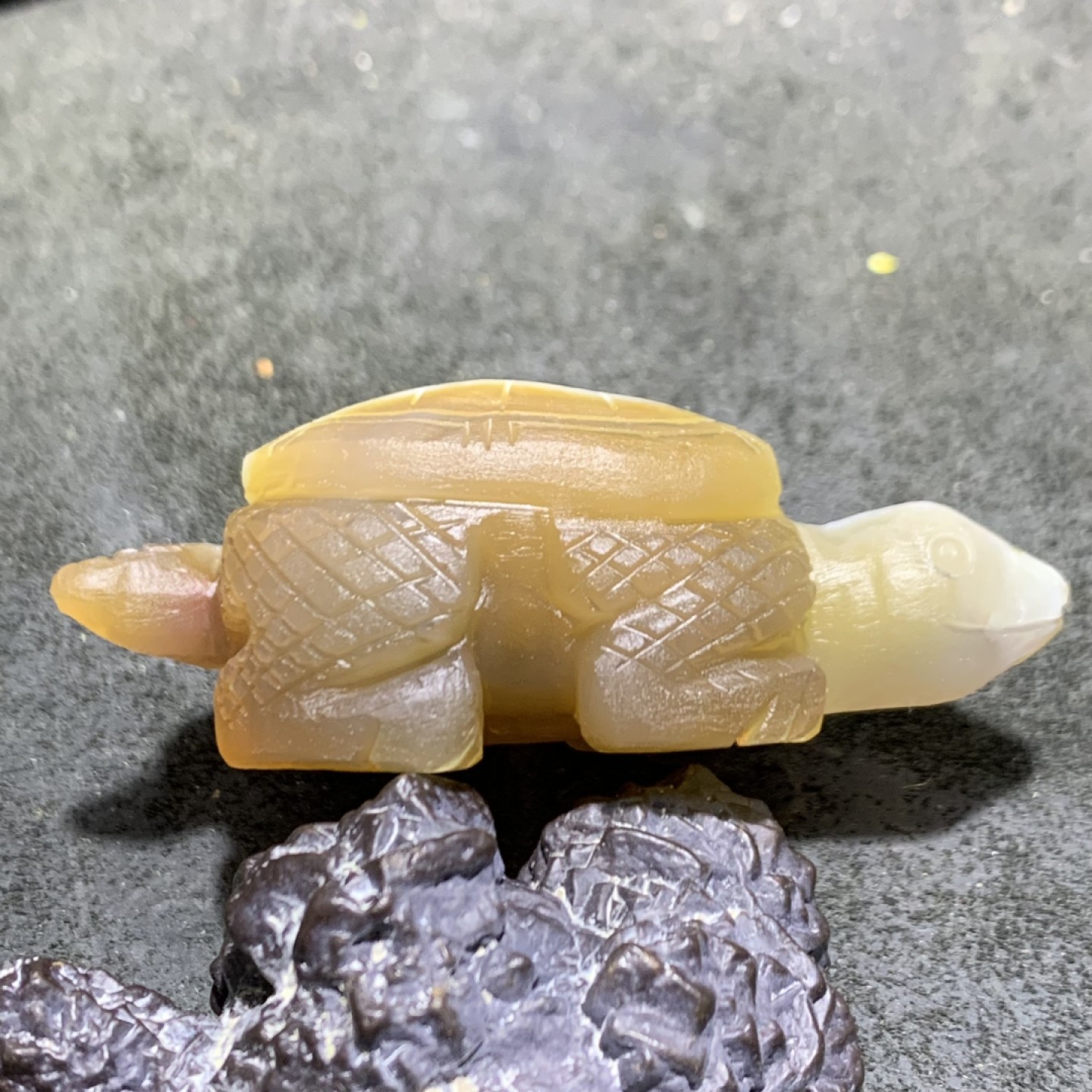精美亚光高玉化巴西玛瑙雕刻聚财灵龟(把件）吊坠一个，