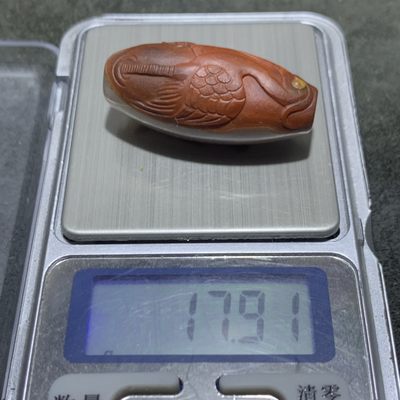 精美战国红玛瑙亚光俏色巧雕白鹭桶珠一颗！ 精美战国红玛瑙亚光俏色巧雕白鹭桶珠一颗！