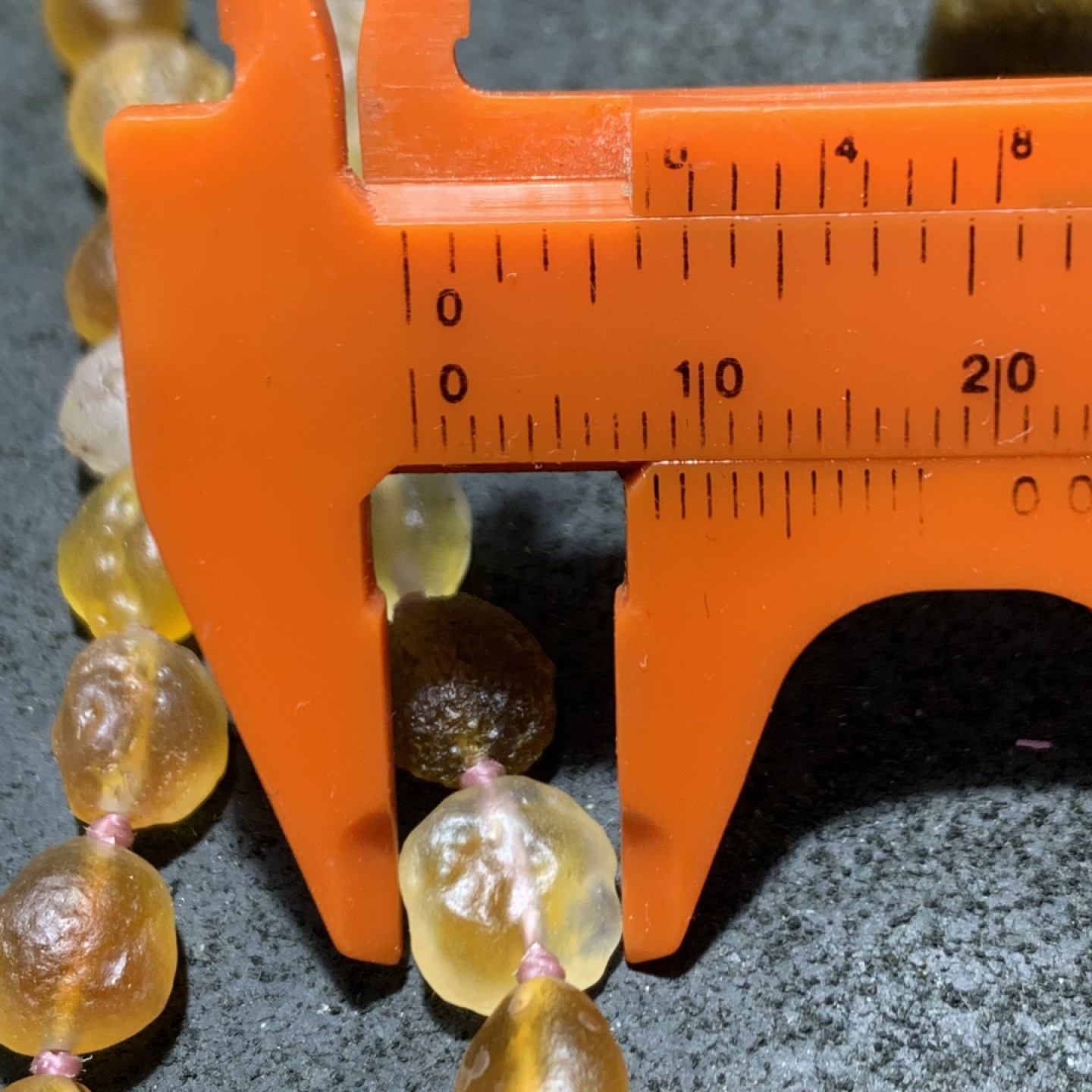 精美天然阿拉善糖心108玛瑙项链原石一条，