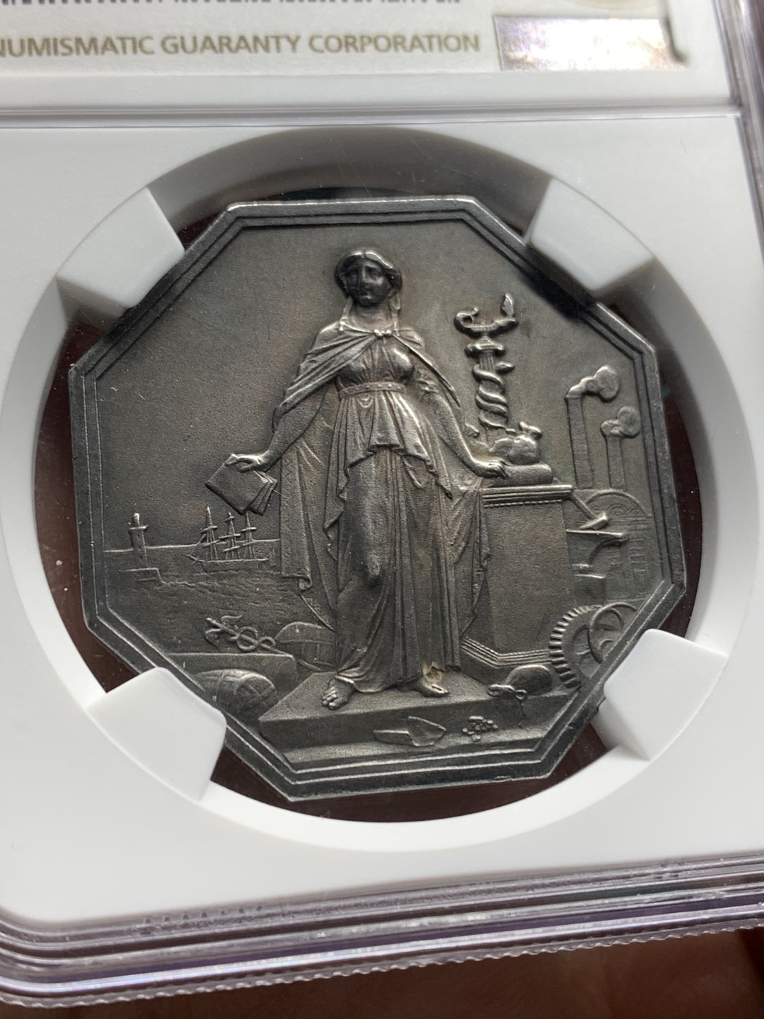 《竞宝斋》第147场-周日，周一 2场 (全场包邮) NGC-MS61 法国1859年工业女神JETON银质八角章 40mm大章 黑彩 低评