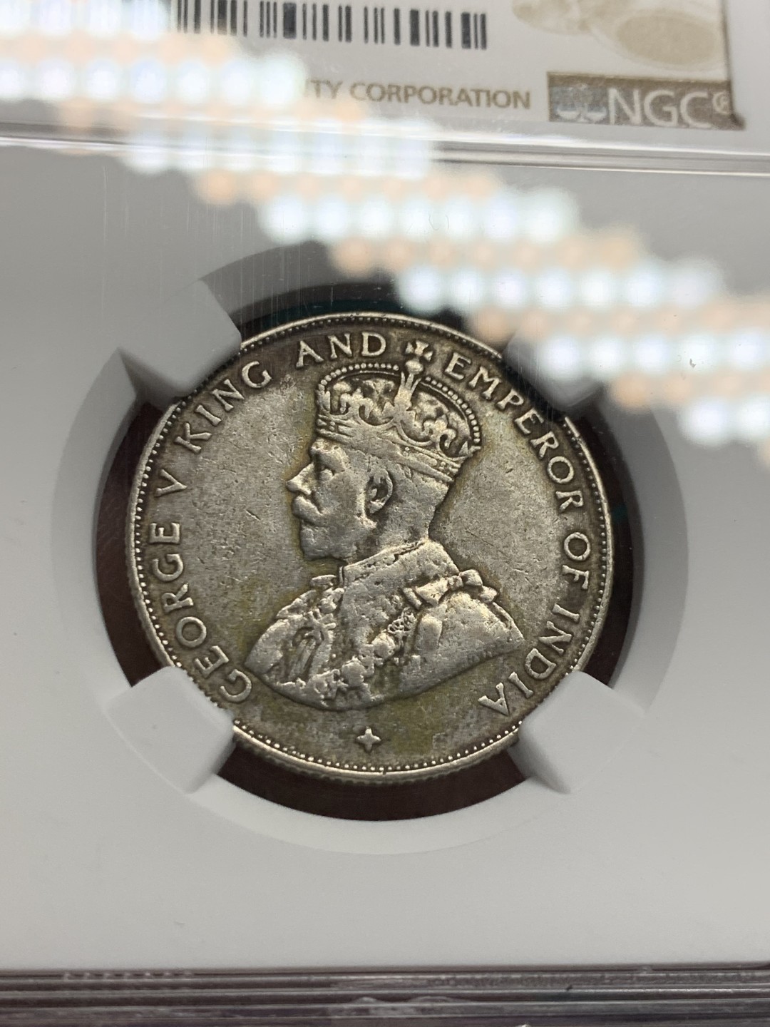 《竞宝斋》第147场-周日，周一 2场 (全场包邮) NGC XFD 1920英属海峡殖民地乔五50分银币，十字版