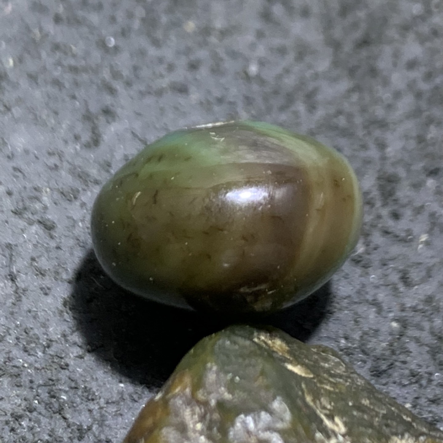 缠丝玛瑙算盘珠1颗，